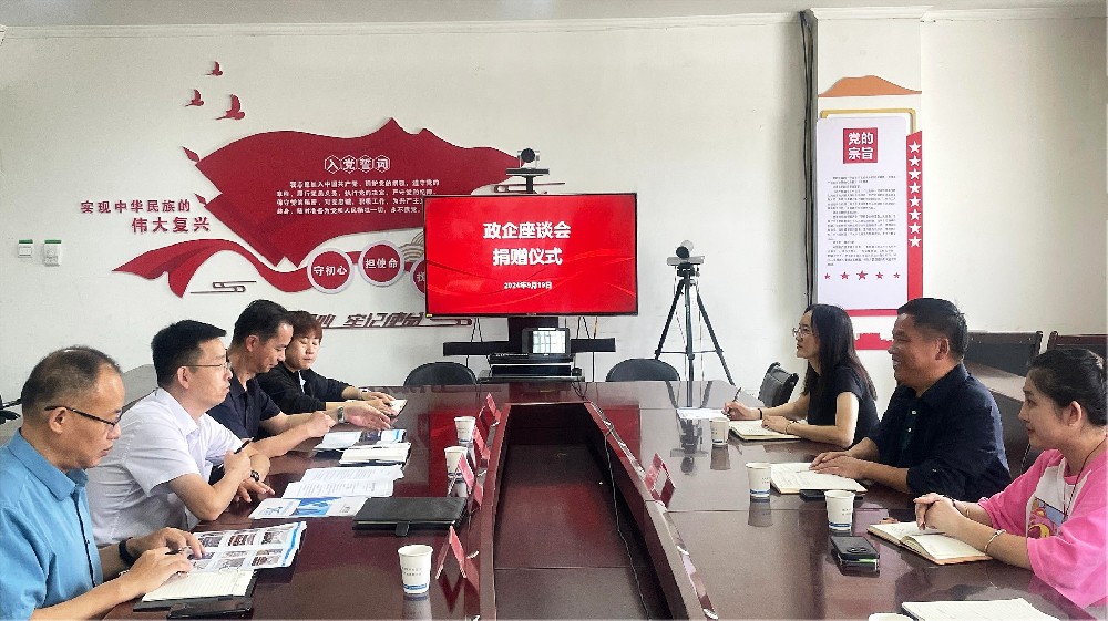 同創(chuàng)科技向庫爾勒市科技局捐贈LED智慧會議屏，助力科技發(fā)展